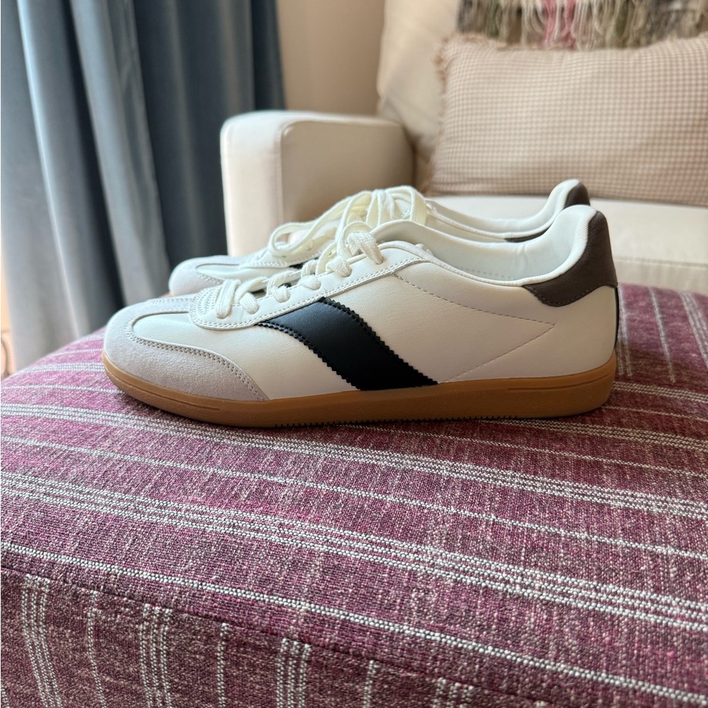 Women’s Fashion Sneaker